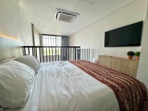 Elegant Loft - Rooftop Pool - Old City