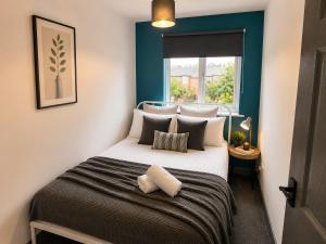 3 bedroom house with parking