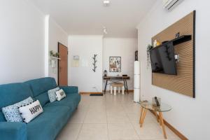 Bijou Flat Beach front, Sea Views, Pool, Garage