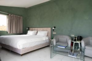 24K Athena Suites