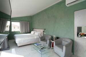 24K Athena Suites