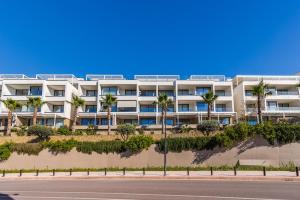 Seaview Elegance Apartment Luxury & Free Parking by PikHost