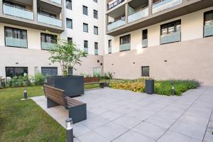Central - Balcony - NEW and Comfy