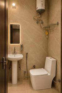 Hotel SSD - A Budget Friendly Hotel #Near Prem Mandir #Lift #Ac Rooms #Near Gol Chowk