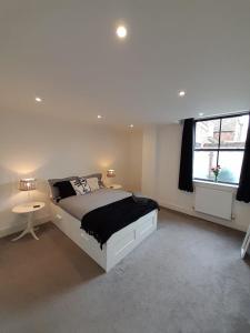 NEW - St James - City Centre Modern Apartment