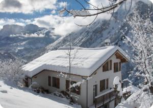 Chalet Broski - Spacious Chalet with Hot Tub, Sauna & BBQ