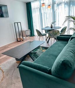 Išskirtinis namas Palangoje su privačiu baseinu, masažiniu lauko kubilu ir pirtimi