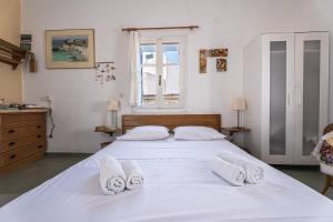 Traditional Art House in Lefkes by MPS - 1st Floor