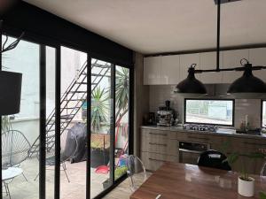 Recámara Matrimonial con Terraza en Loft Compartido