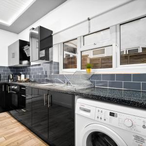 Stylish 5 Bedroom House - Terrace - Parking - Smart Tv - Netflix 974PS