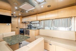 Lucinda Airstream - Fire Pit & Hot Tub