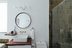 Studio TerraCotta - Boutique Home with Pool and Spa
