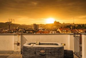 DiCaprio Penthouse Terrace