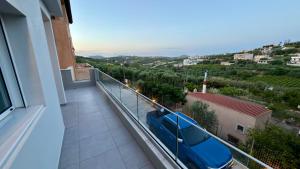 House with three bedrooms and a pool near the Knossos