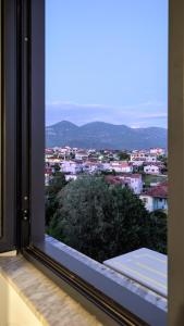 Cozy Stay with Free Parking and Mountain View