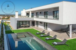 V5 Villa Emma - Luxury 5 bedroom, Pool and Jacuzzi