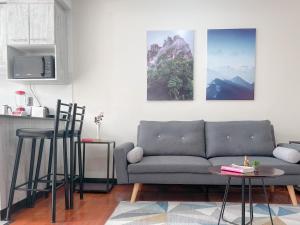 Sky Suites - Cozy & Naturally Warm 1BR Apt