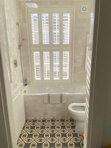 Cathedral View - Central Canterbury Apartment