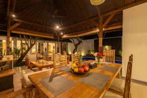 Family Villa with private pool 300m2 with BBQ