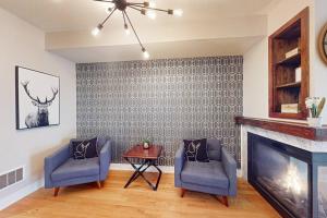 Family Townhome with Summer Pool
