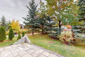 Family Townhome with Summer Pool 51
