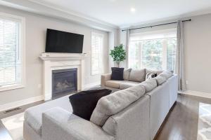 Family Townhome with Summer Pool 51