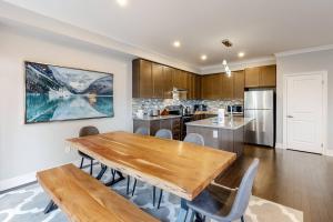 Family Townhome with Summer Pool 51