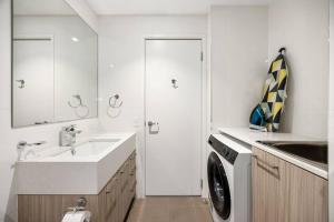 Vision On Morphett 2BR Apartment With Parking