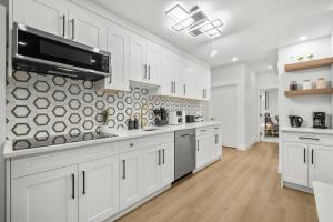 Luxury Guest Suite on Shaganappi