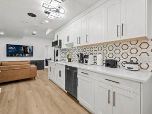 Luxury Guest Suite on Shaganappi