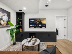 Luxury Guest Suite on Shaganappi