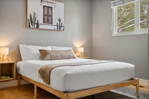 Family-Friendly 3BR Bungalow by Chinook Mall