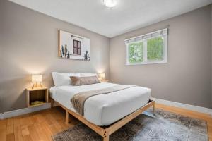 Family-Friendly 3BR Bungalow by Chinook Mall