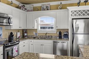 Tiki Bar Golf Cart BBQ Expansive Decks Beach Access