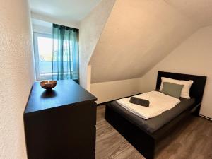 OhPardon! GAILDORF - Monteurwohnung im DG, Einzelbetten, Garten