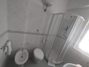 Quasi al centro storico, ai suoi piedi