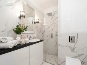 Golden Apartments Warsaw - Luxury Stay on Grzybowska 85-200