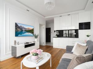 Golden Apartments Warsaw - Luxury Stay on Grzybowska 85-200