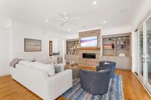349 Governors Dr