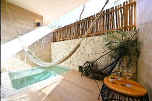 Swim up pool Beachclub rooftop