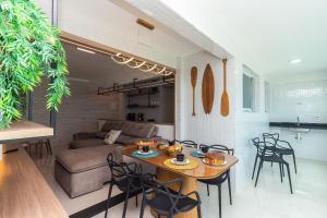 Apê Vista Mar com Varanda Gourmet, AC, Vaga e Wi-Fi - Da Capital ao Litoral