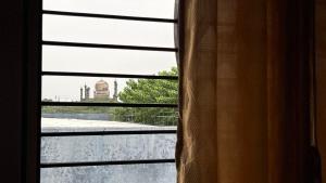 TAJ VILLA Heritage Stay Near Ibrahim Roza