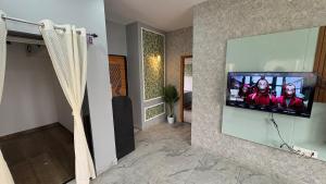 TAJ VILLA Heritage Stay Near Ibrahim Roza