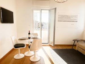 Brera Elegant 5th Floor Flat with Balcony