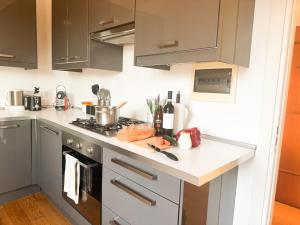 Brera Elegant 5th Floor Flat with Balcony