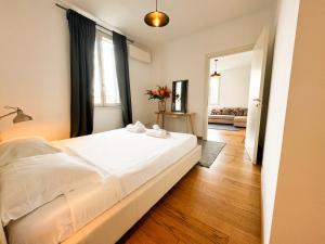 Brera Elegant 5th Floor Flat with Balcony