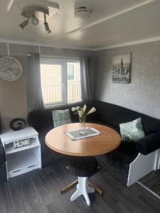 Colemans Caravans 3 Bedroom 6 Birth Caravan Golden Anchor Caravan Park