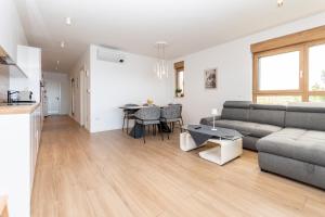 Apartment Luxury Beachfront Jacuzzi Suite with Sea View