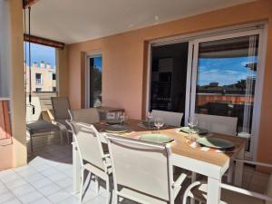 Appartement 2 pièces avec terrasse et garage proche plage et port