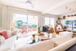 Marvista - Bright Apt w Seaview, Pool